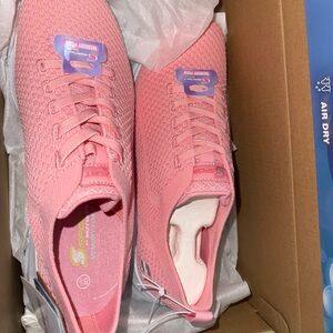 Skechers pink new sneakers 8 1/2